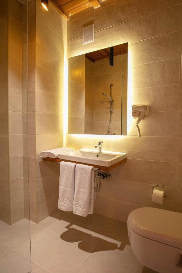 Grand Boutique Hotel Pristina Exterior photo