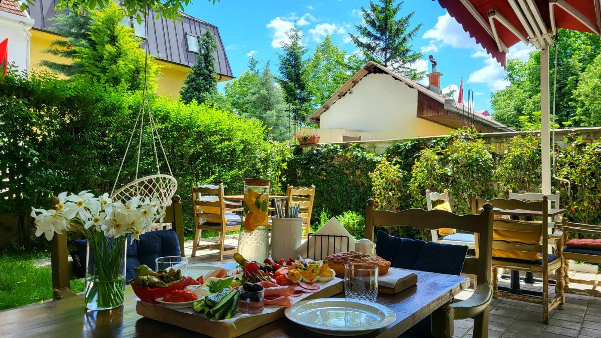 Grand Boutique Hotel Pristina Exterior photo
